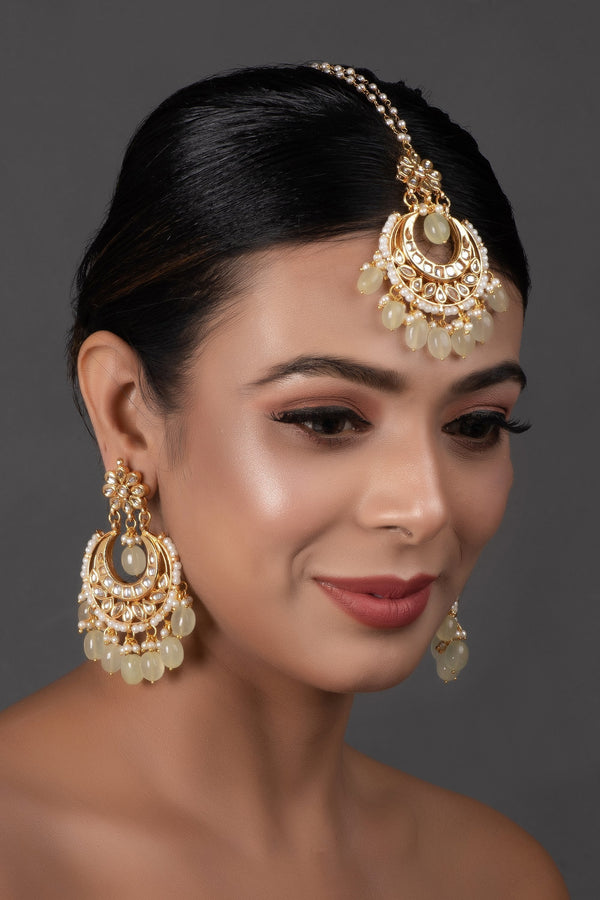 Women's Cream Gold Toned  Kundan Inspired Mang Tika With Chanbali - Femizen